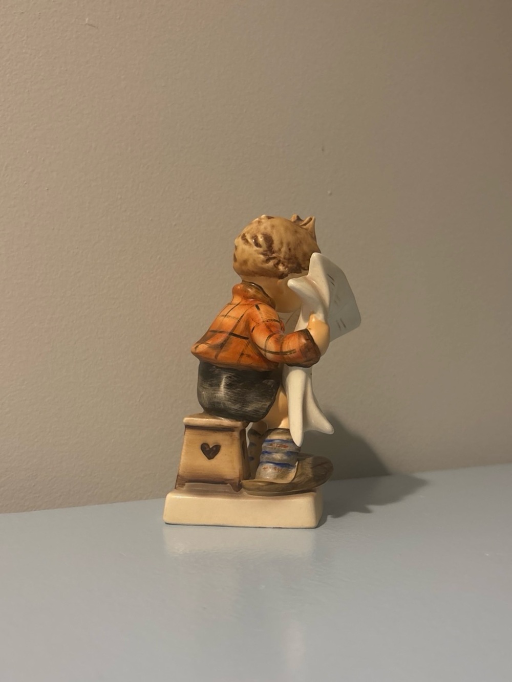 Vintage Goebel Hummel Figurine “Latest News” HUM 184 | TMK-3 | W. Germany - Picture 6 of 8